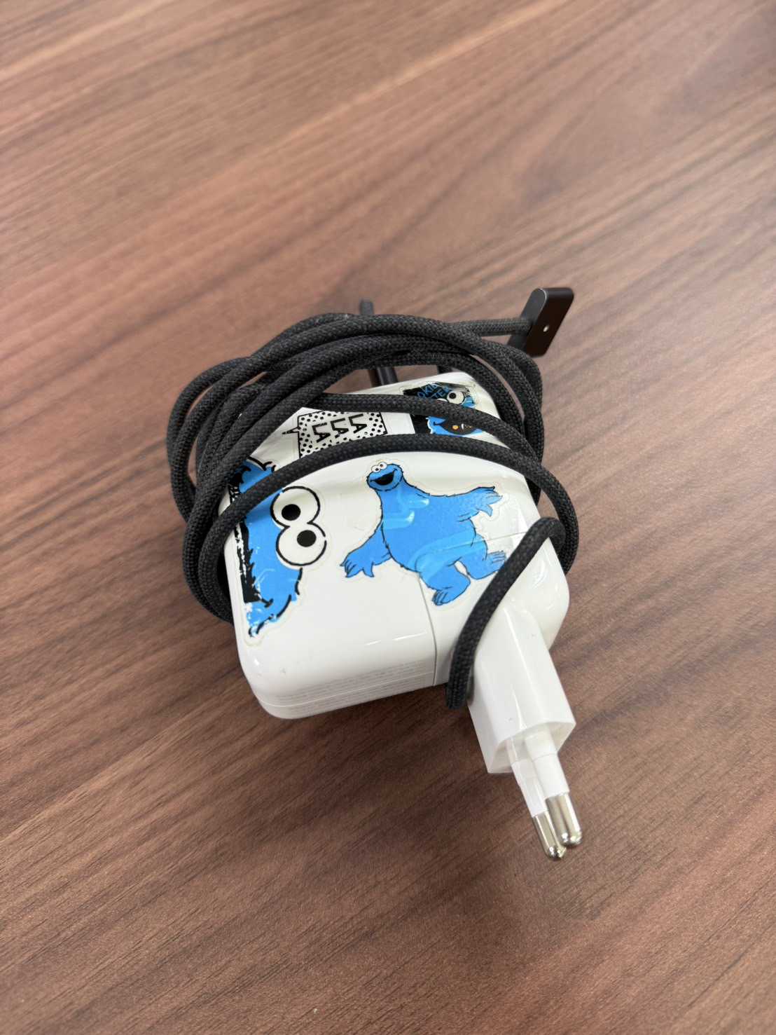 สายชาร์จ (Charging cable) 