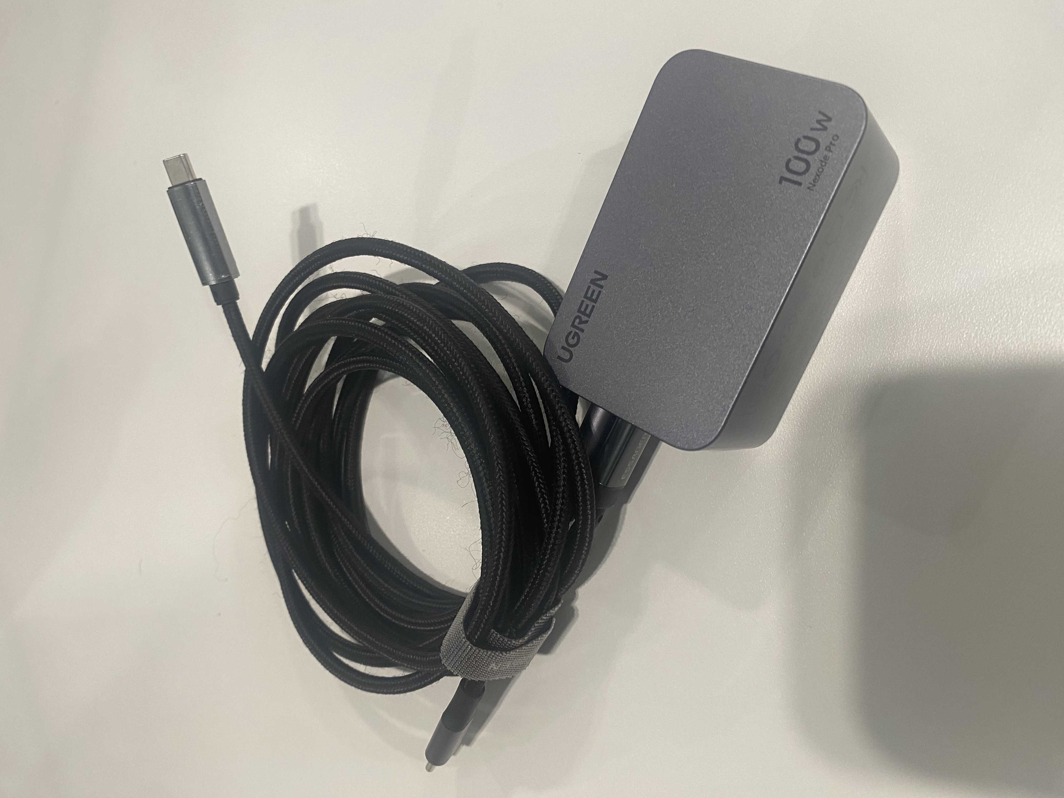 สายชาร์จ (Charging cable) 