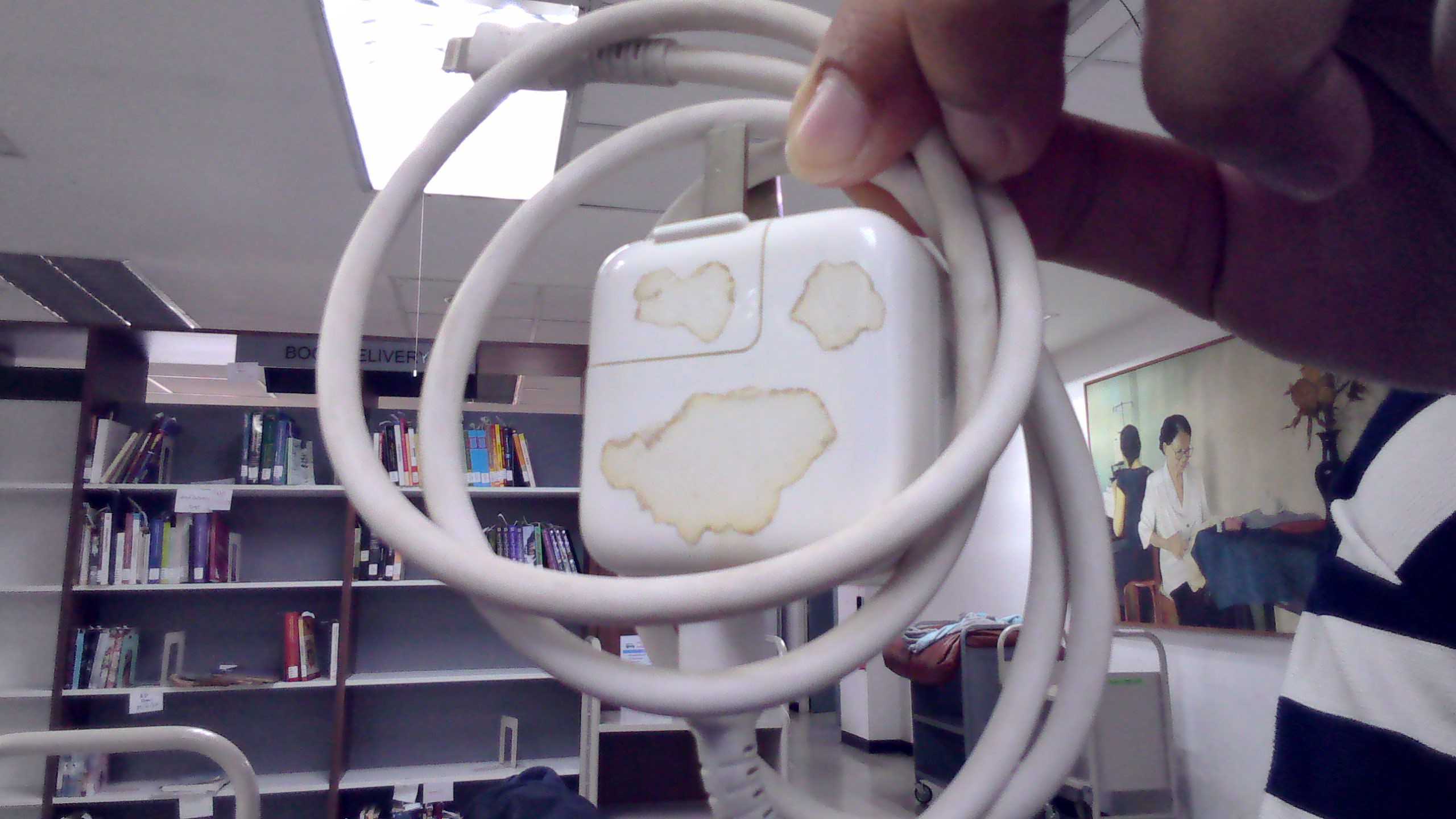 สายชาร์จ (Charging cable) 
