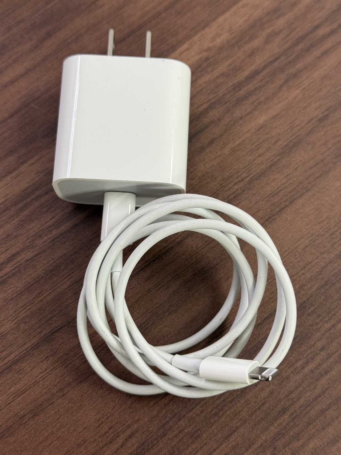 สายชาร์จ (Charging cable) 
