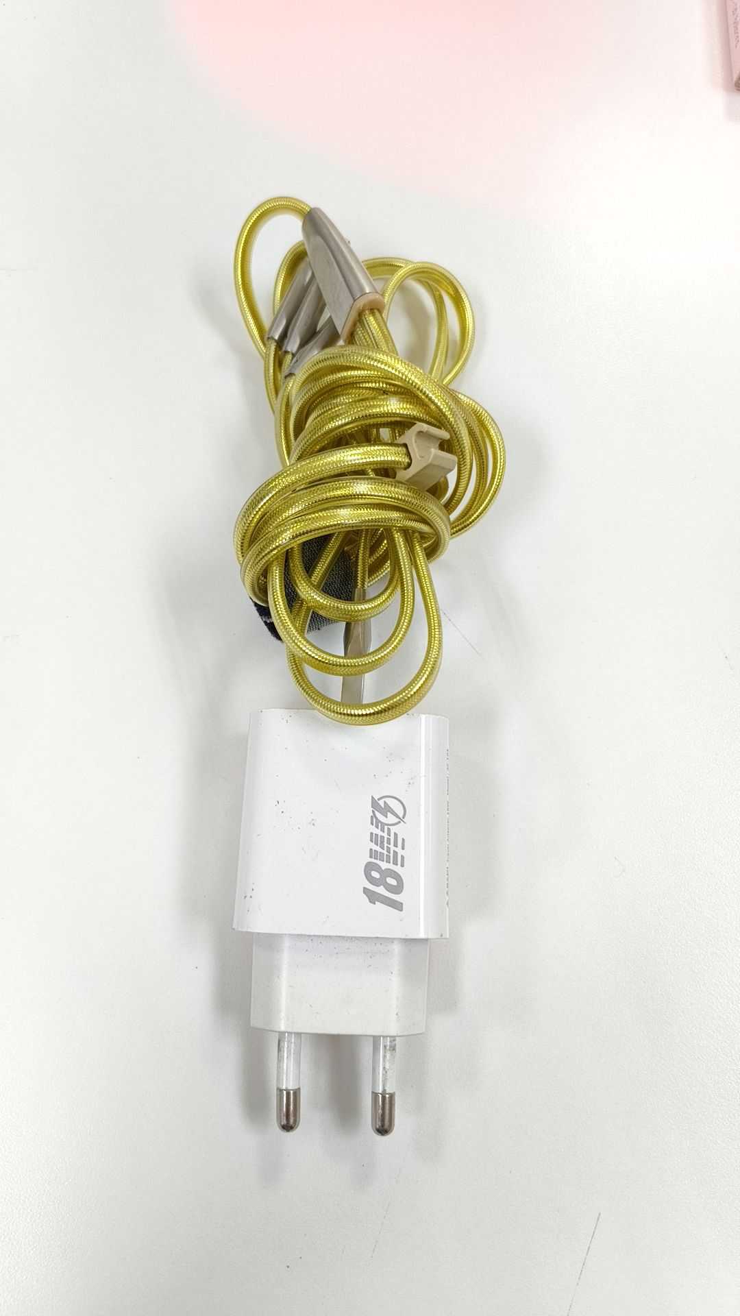 สายชาร์จ (Charging cable) 