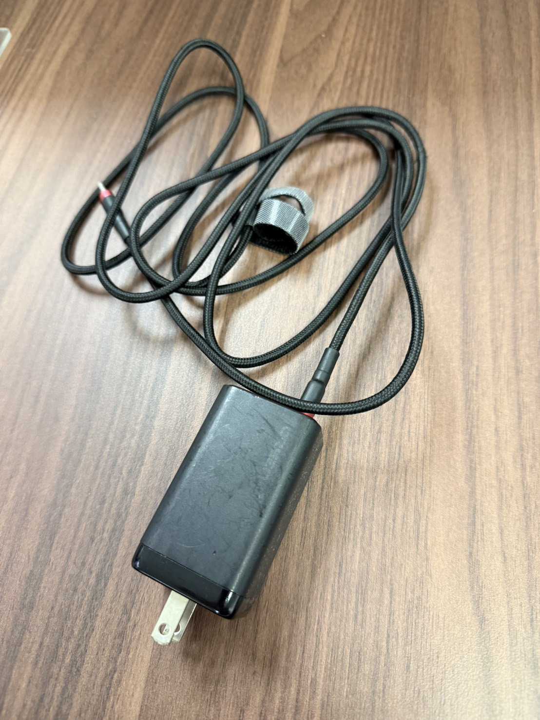 สายชาร์จ (Charging cable) 
