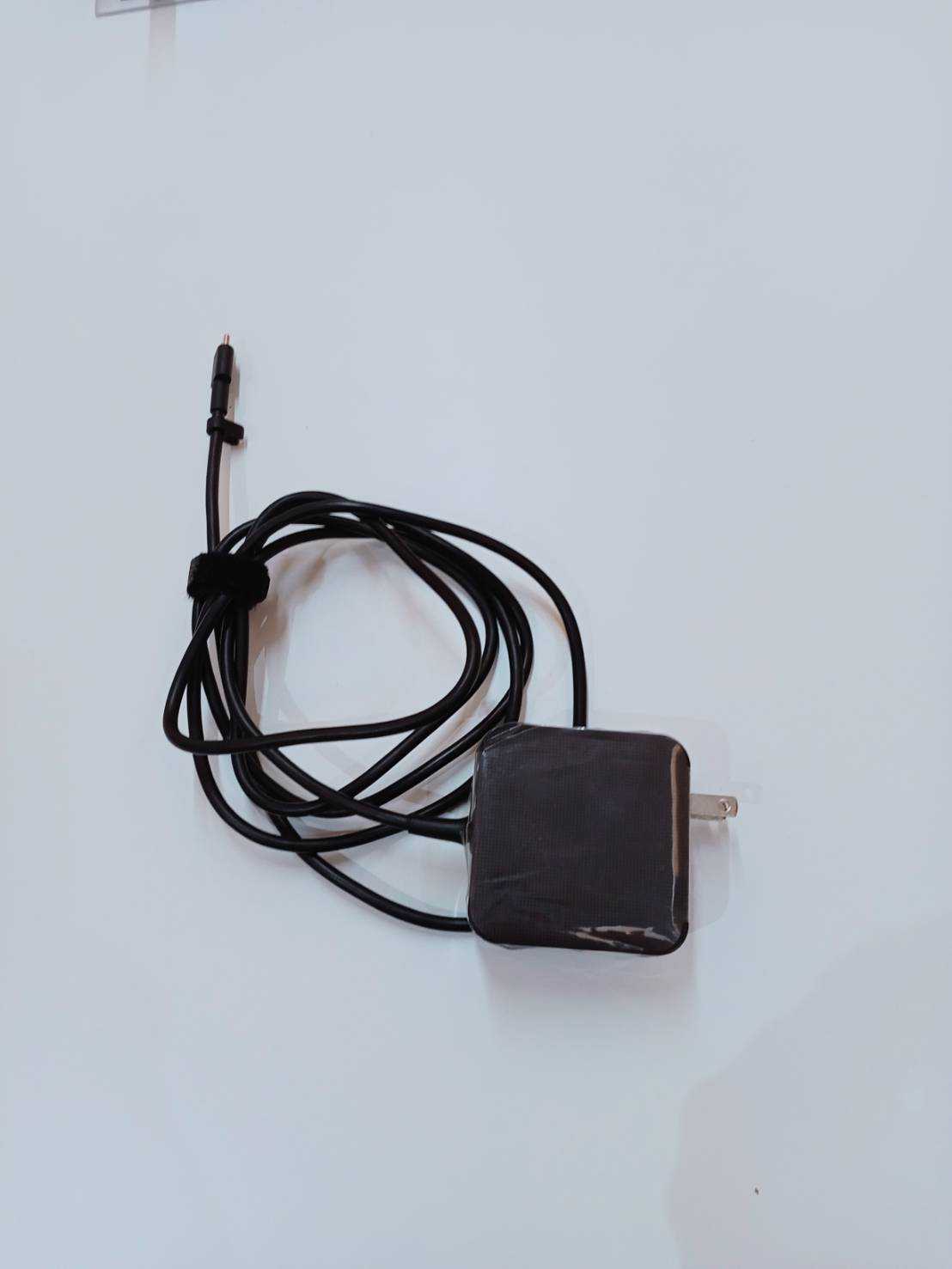 สายชาร์จ (Charging cable) 