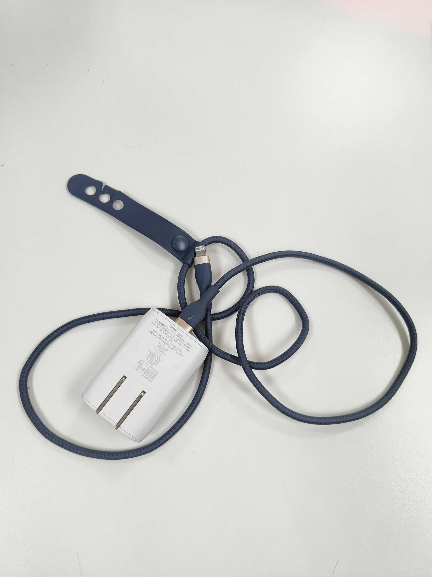 สายชาร์จ (Charging cable) 