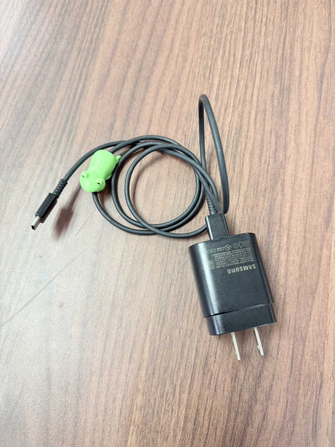 สายชาร์จ (Charging cable) 