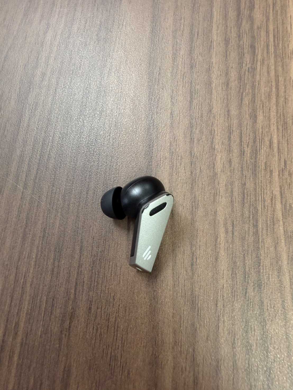 หูฟัง (Earphones) 