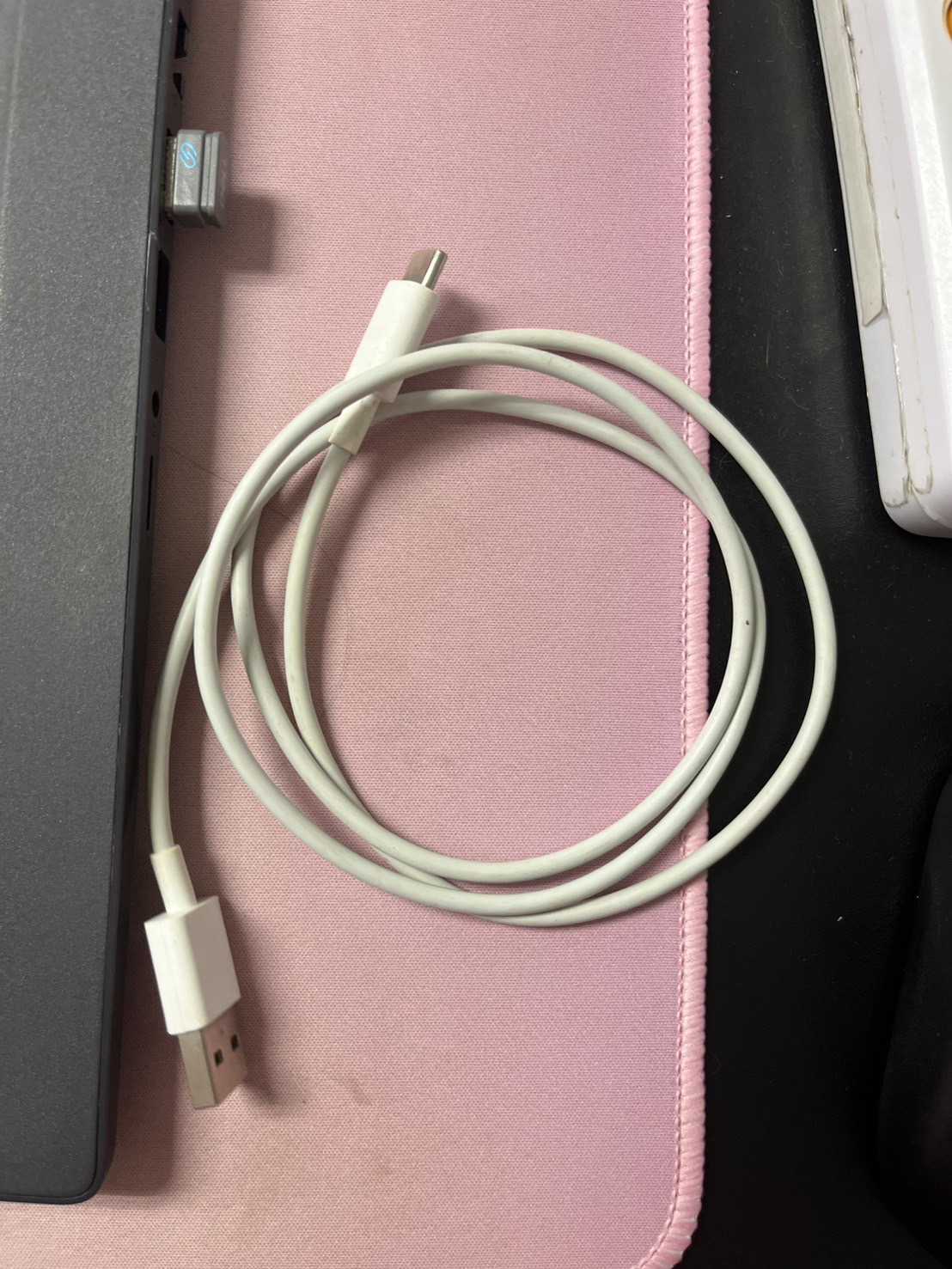 สายชาร์จ (Charging cable) 