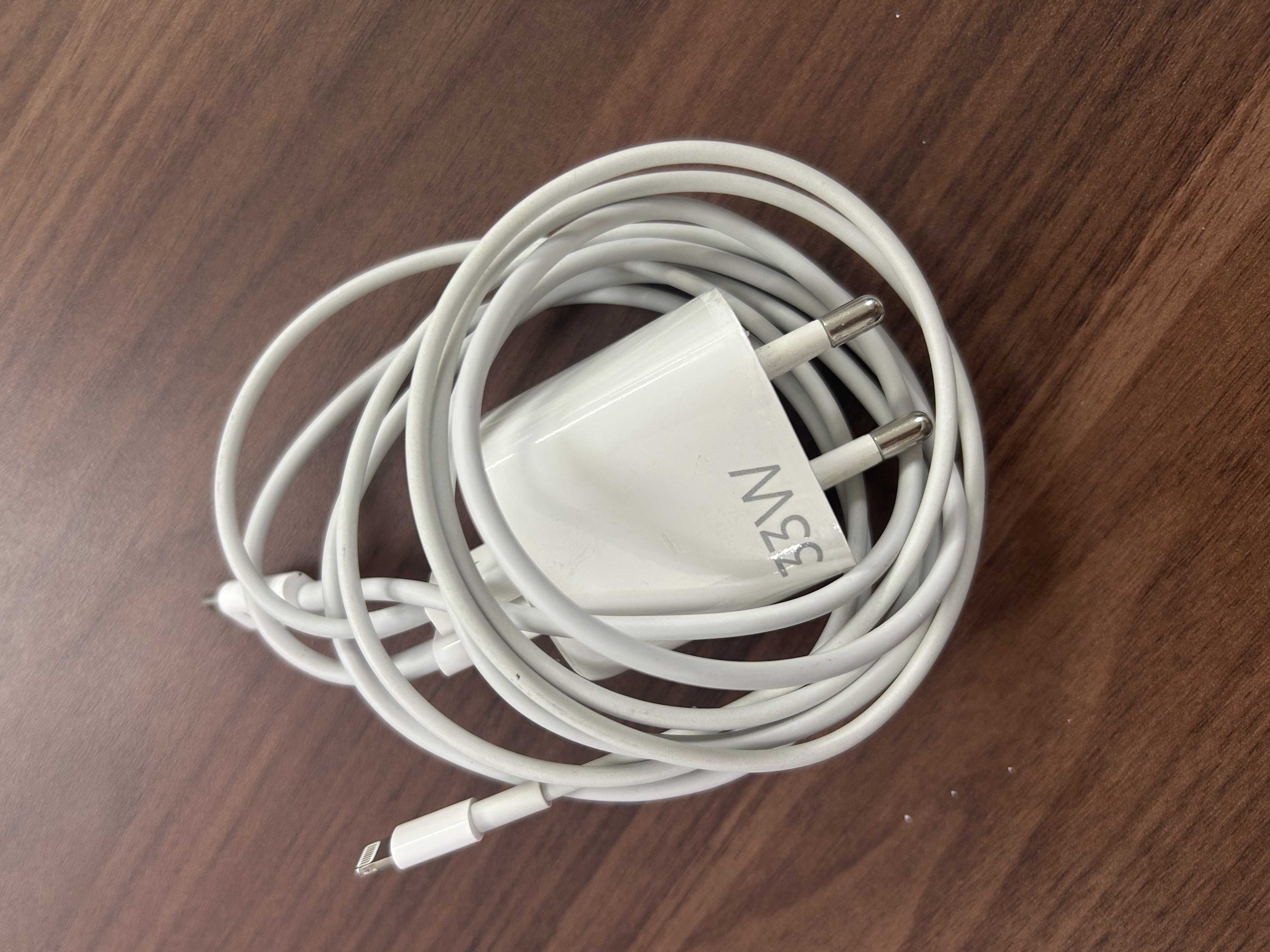 สายชาร์จ (Charging cable) 