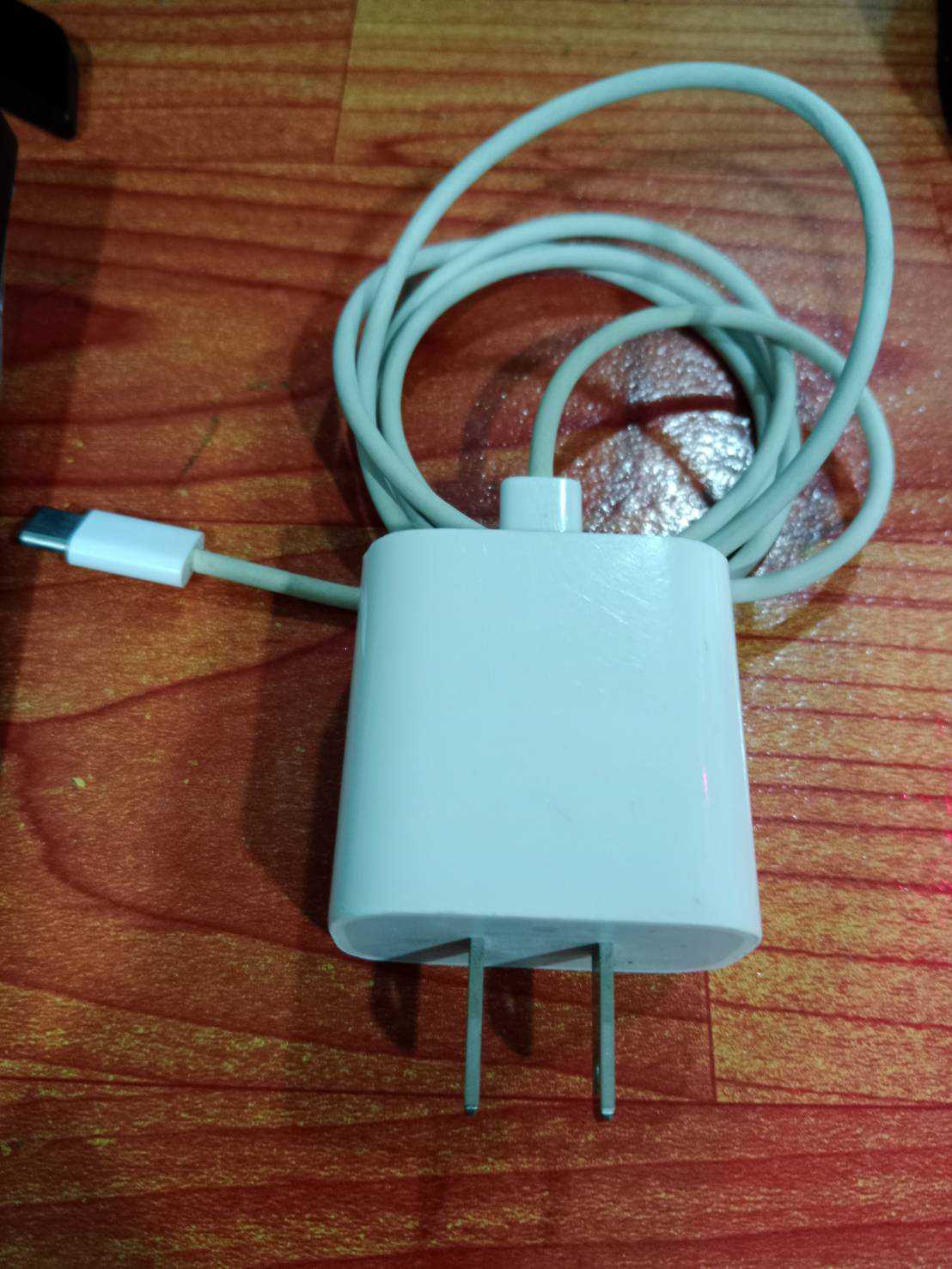 สายชาร์จ (Charging cable) 