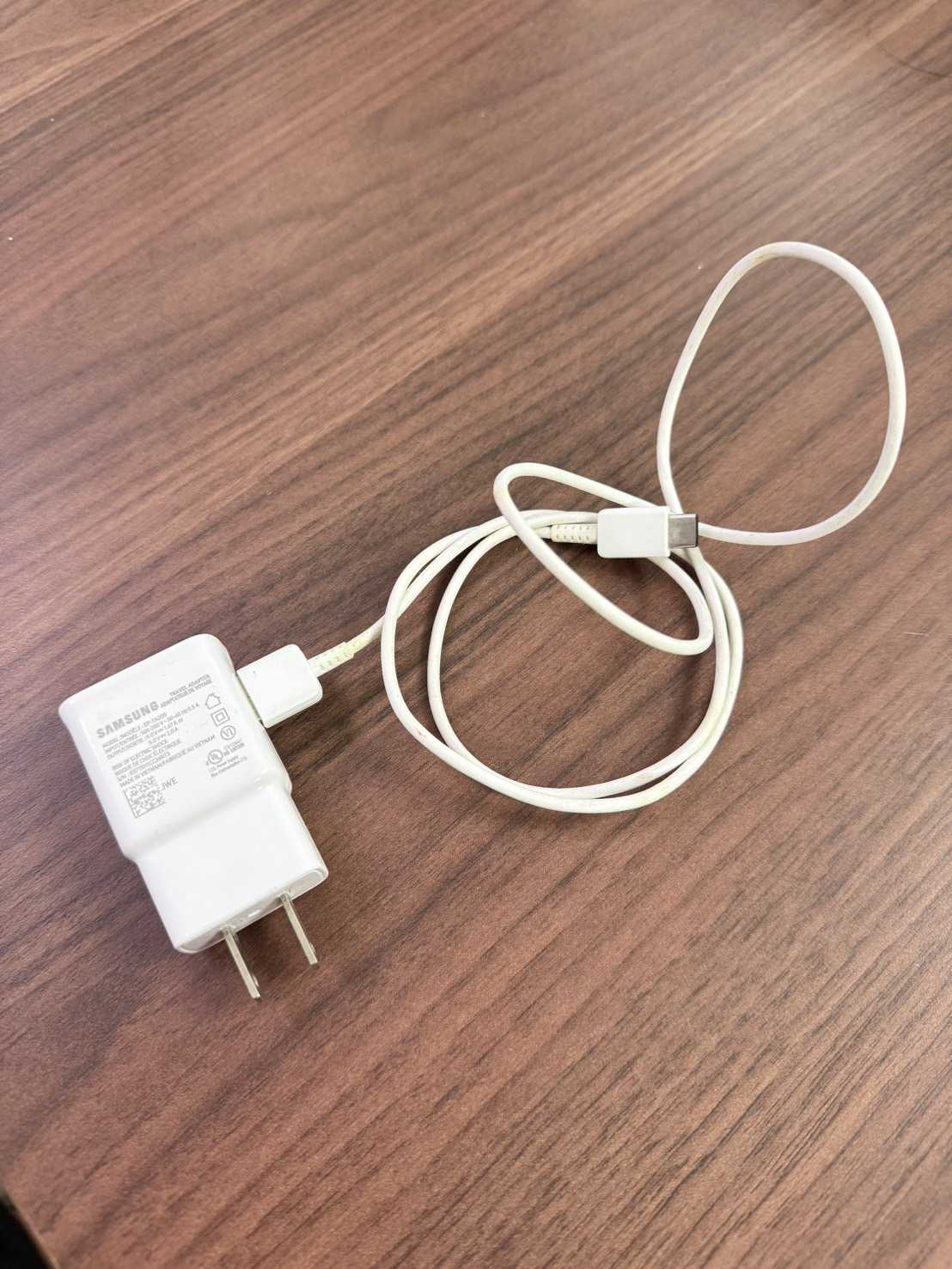 สายชาร์จ (Charging cable) 