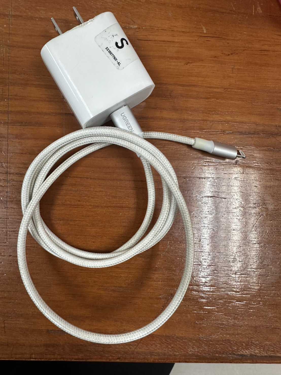 สายชาร์จ (Charging cable) 
