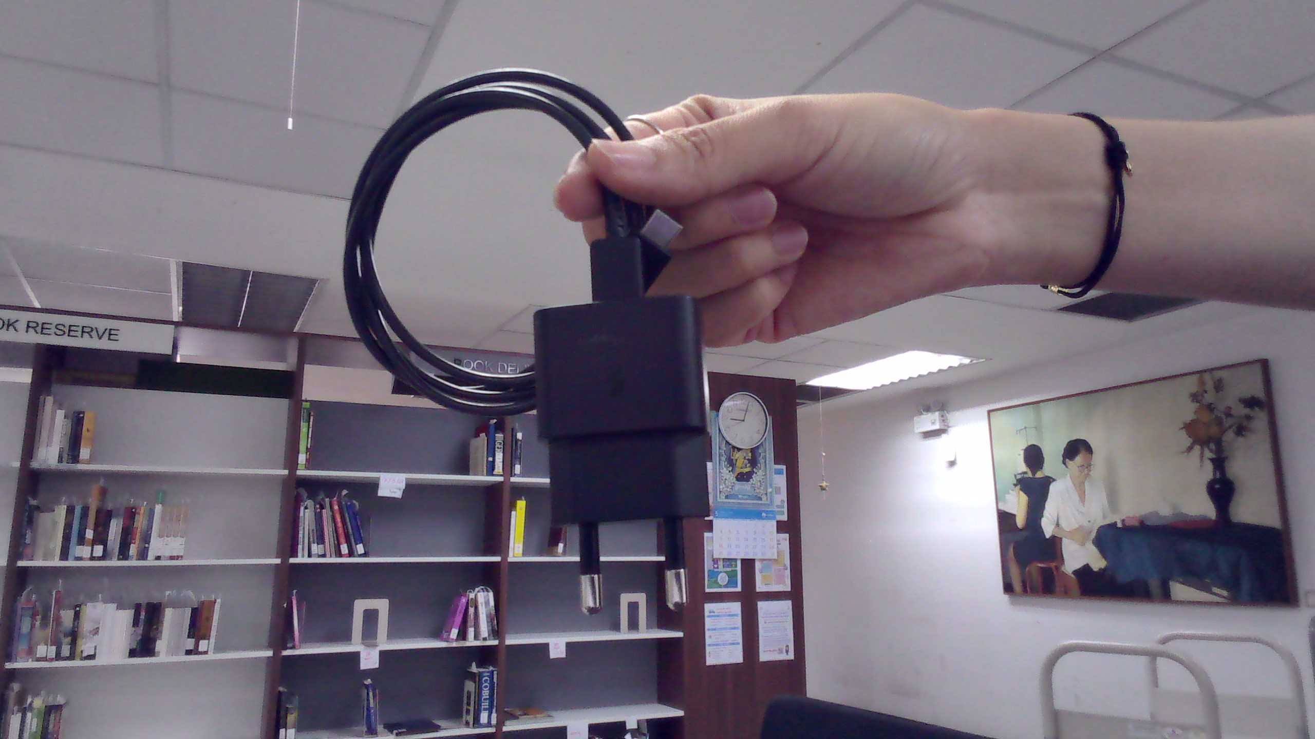 สายชาร์จ (Charging cable) 