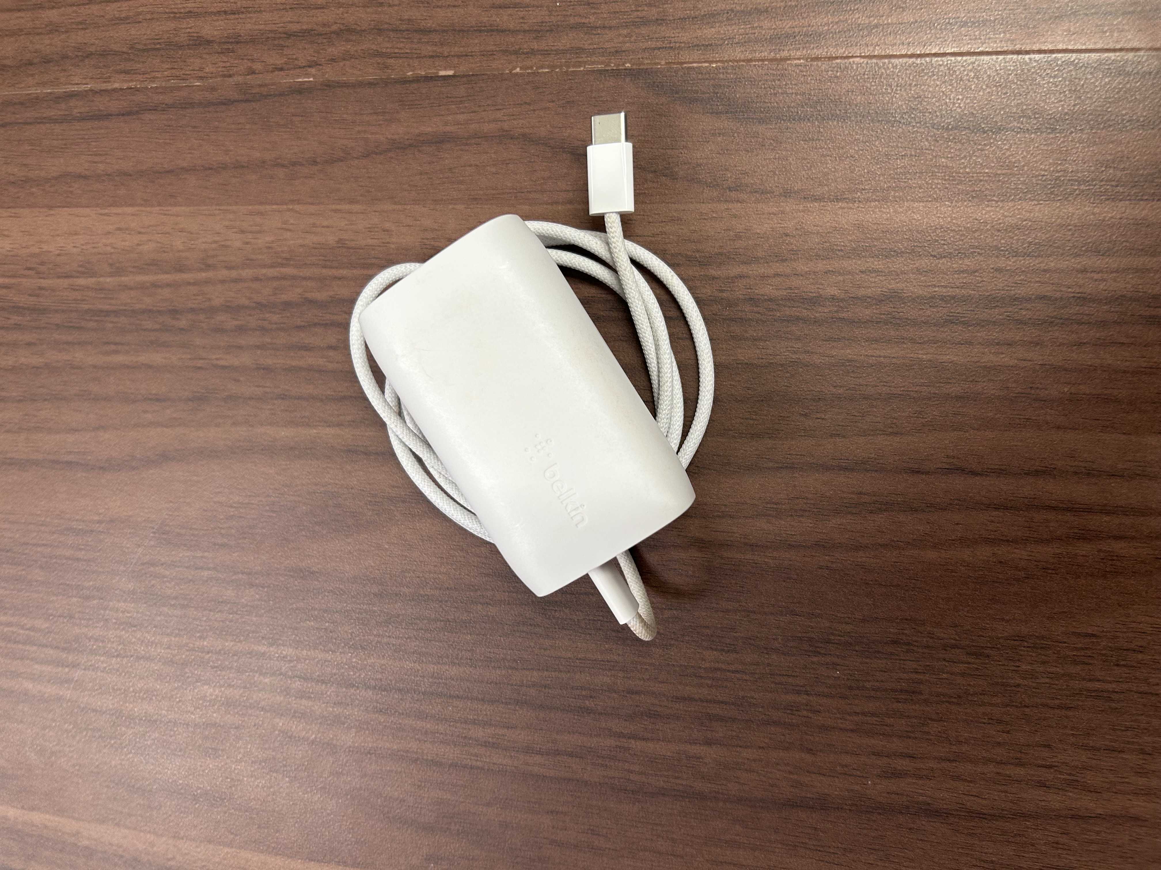 สายชาร์จ (Charging cable) 