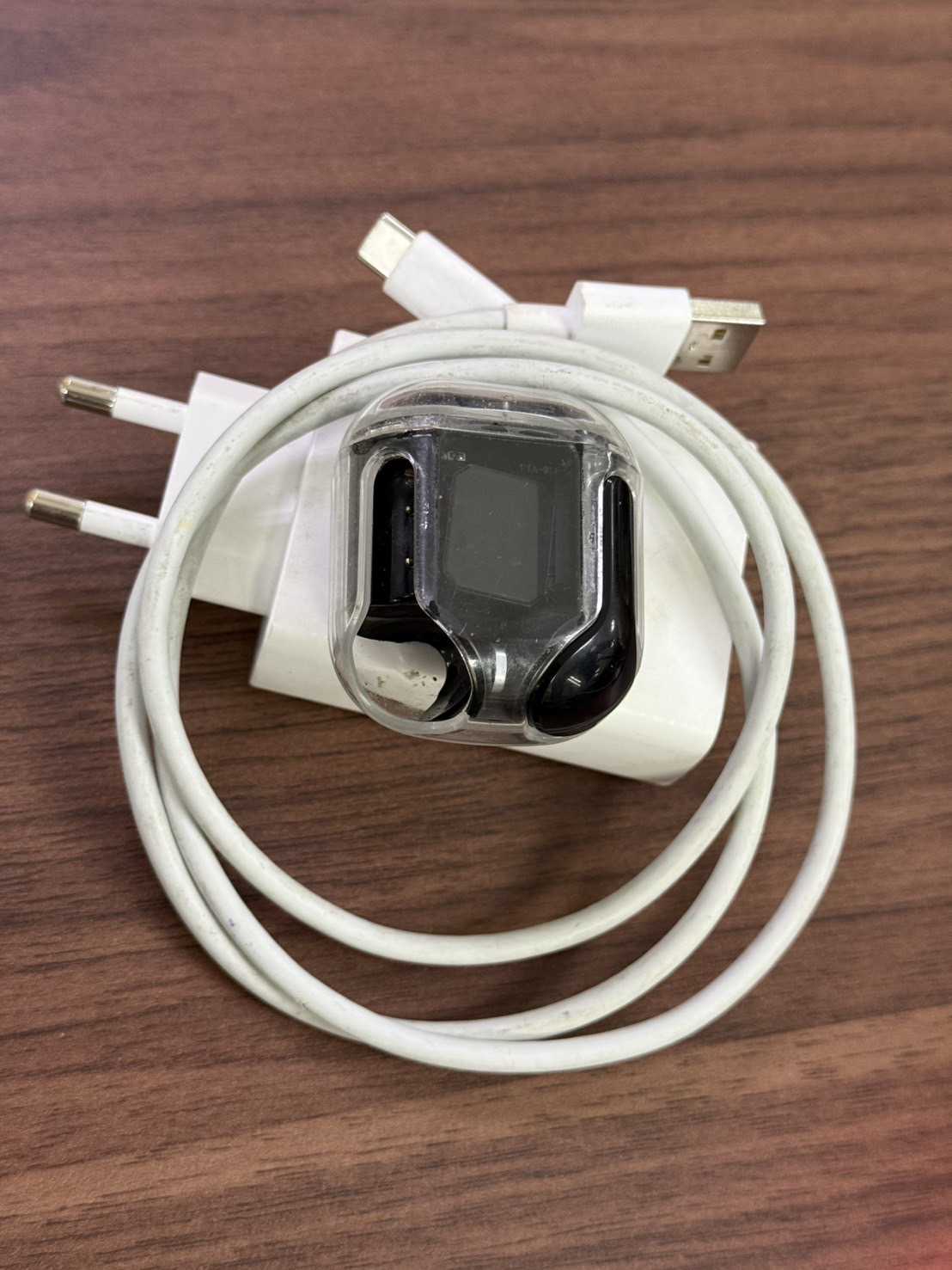สายชาร์จ (Charging cable) 