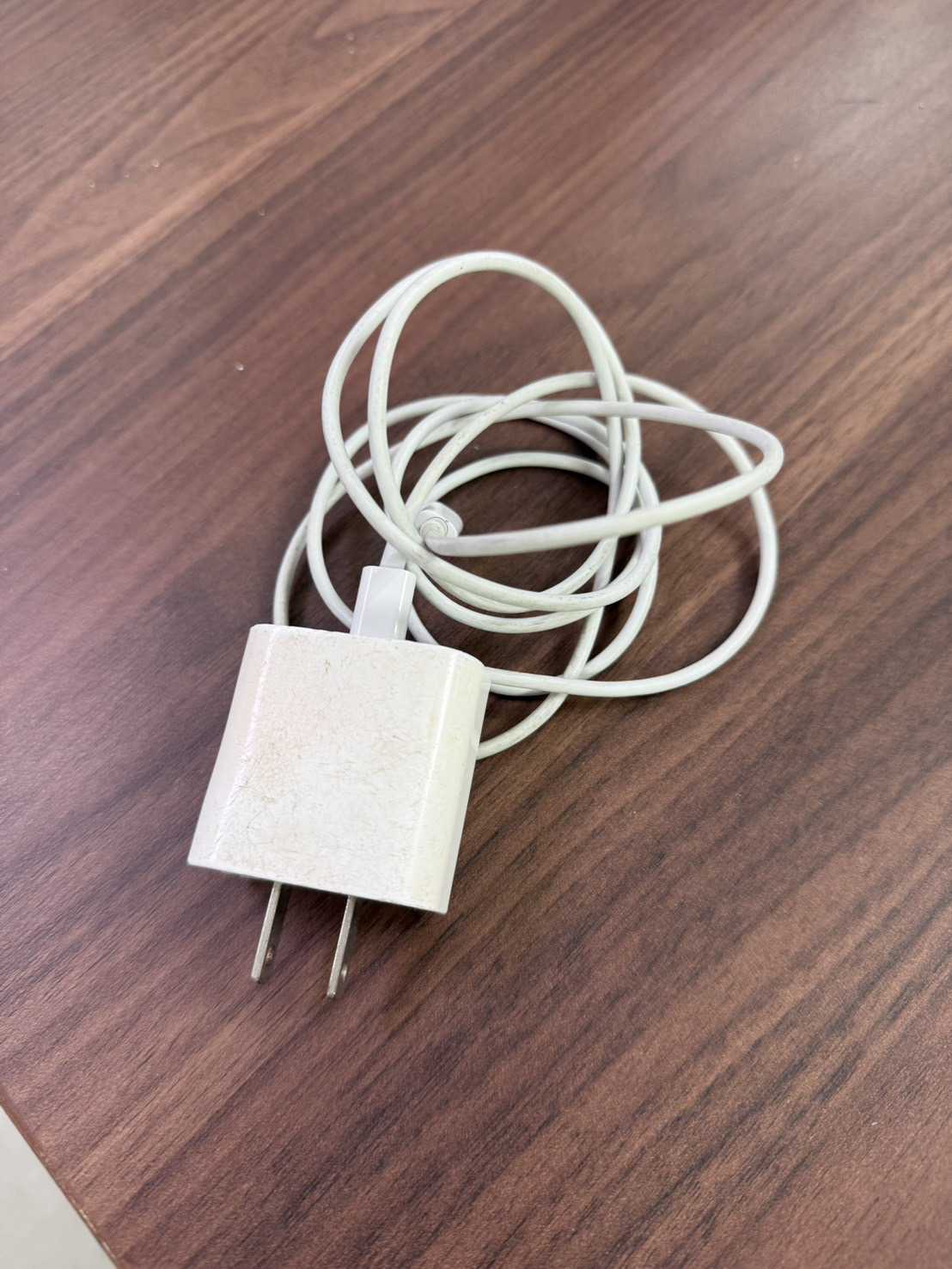 สายชาร์จ (Charging cable) 