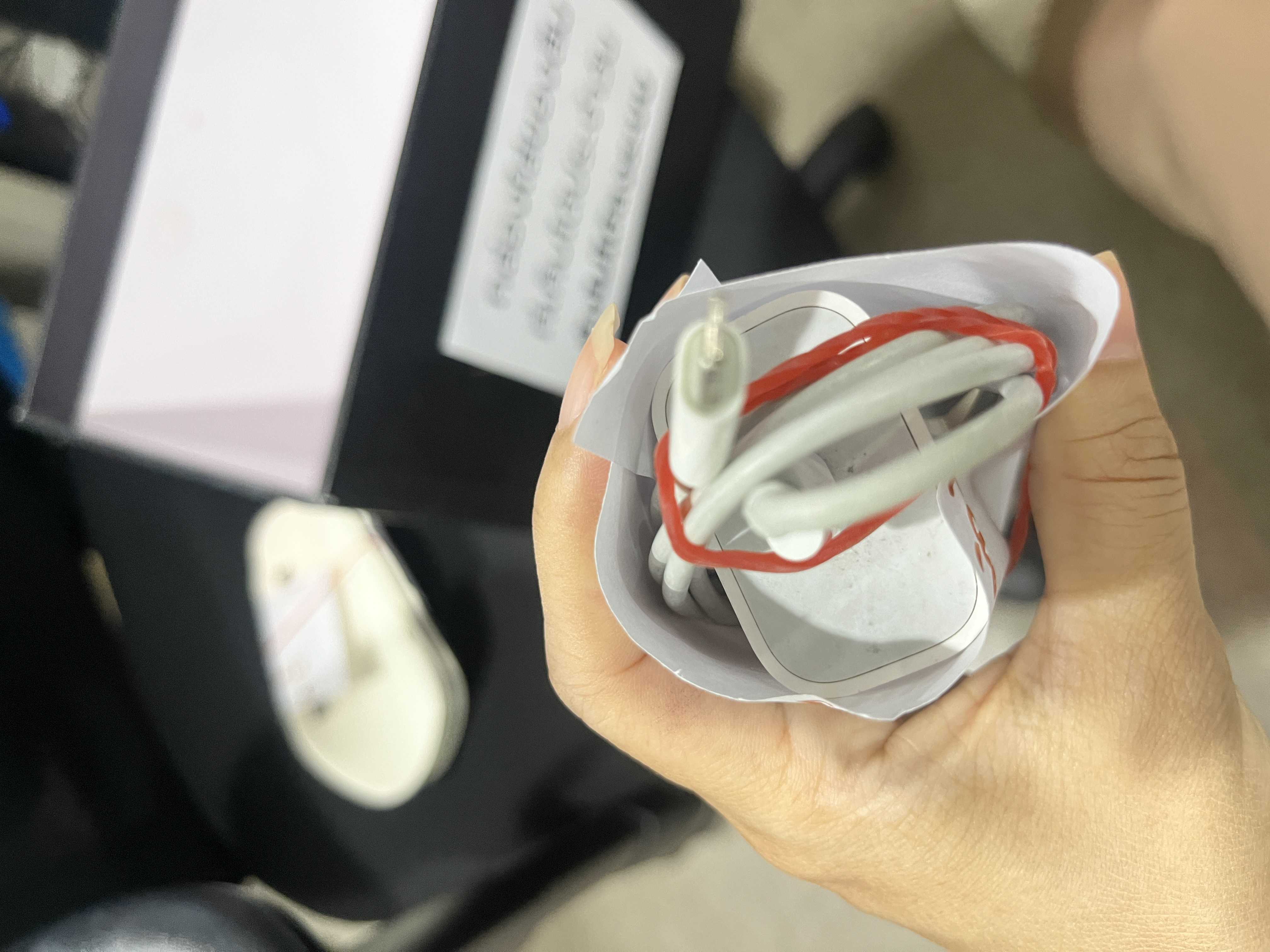 สายชาร์จ (Charging cable) 