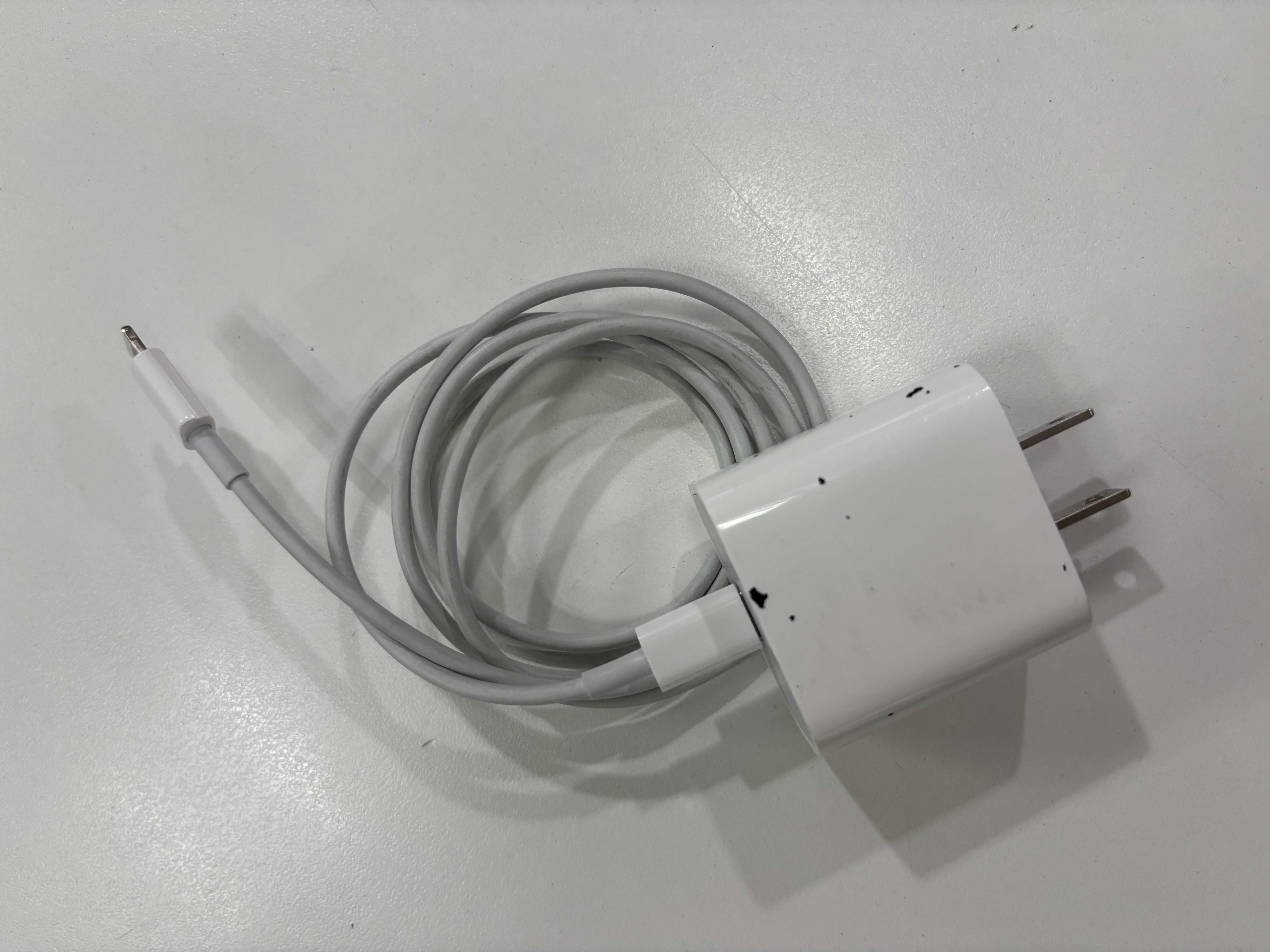 สายชาร์จ (Charging cable) 
