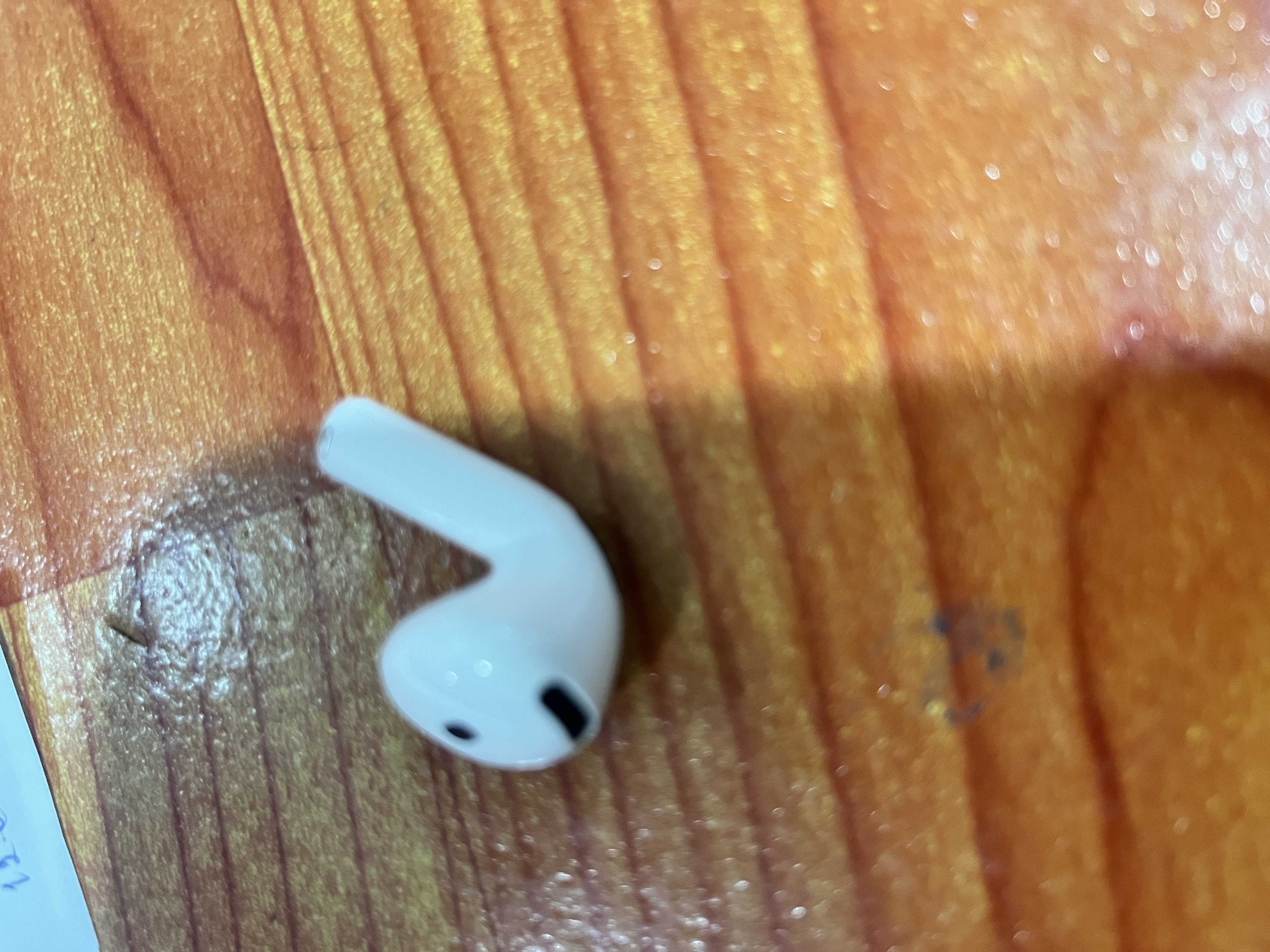 หูฟัง (Earphones) 