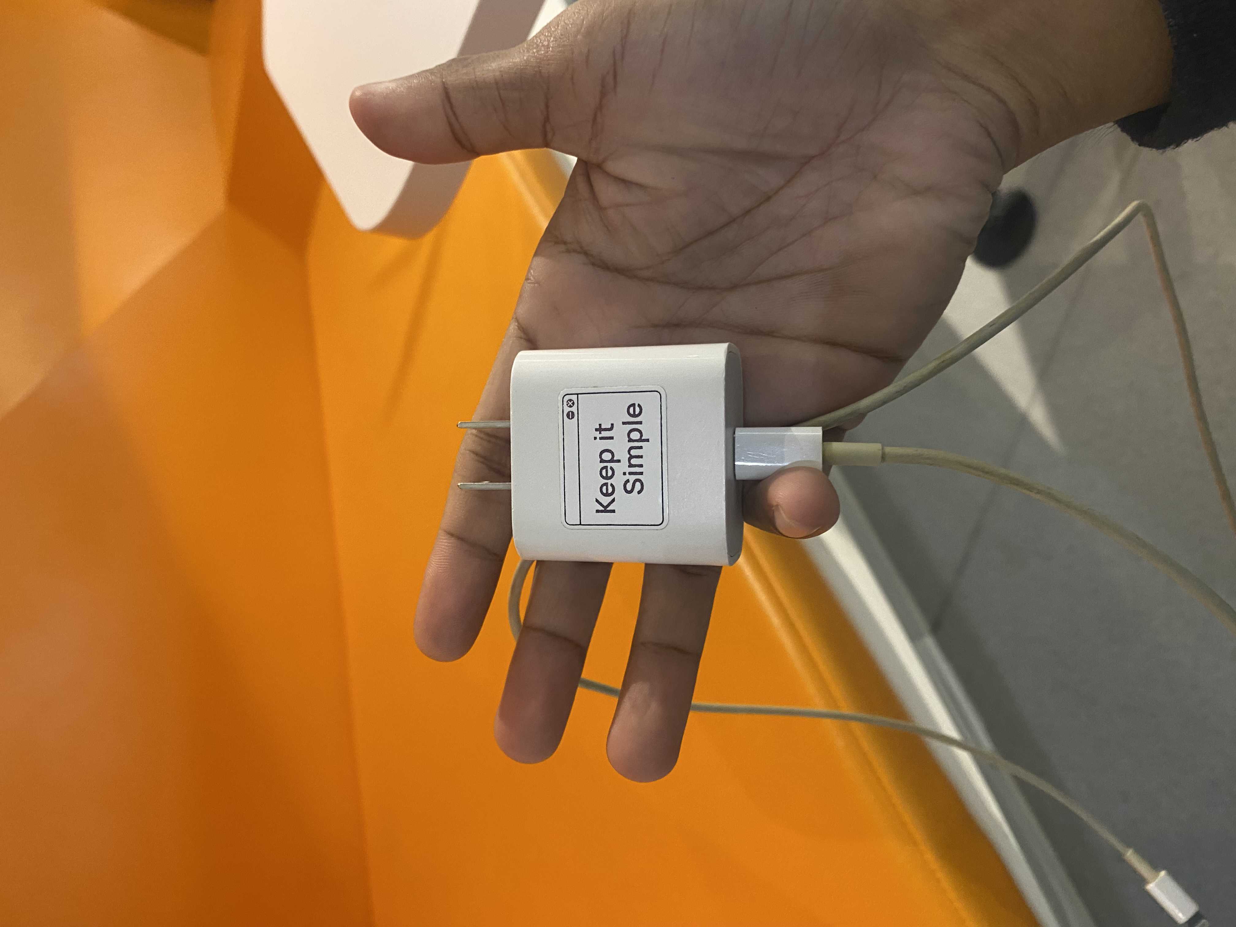 สายชาร์จ (Charging cable) 