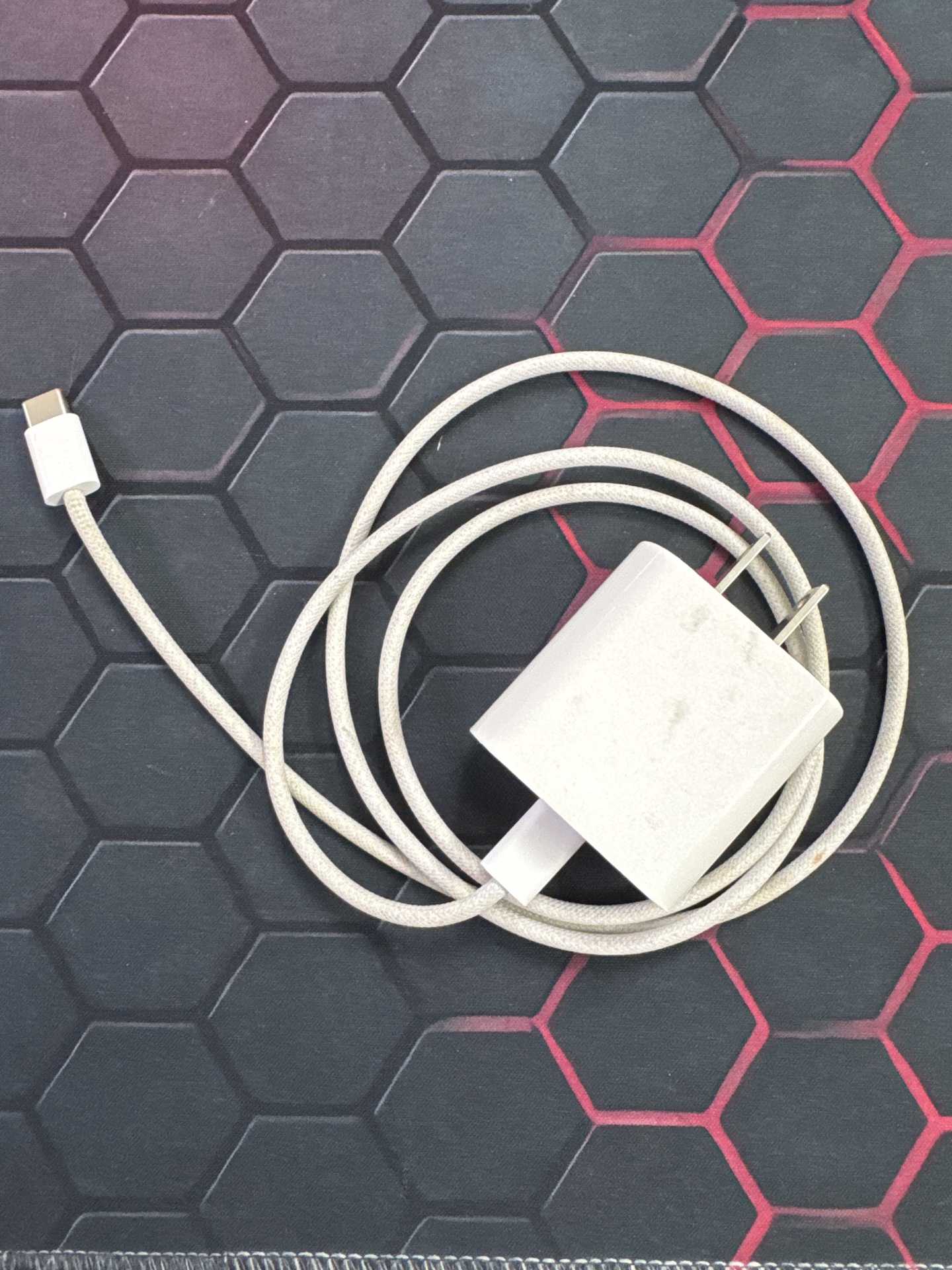 สายชาร์จ (Charging cable) 
