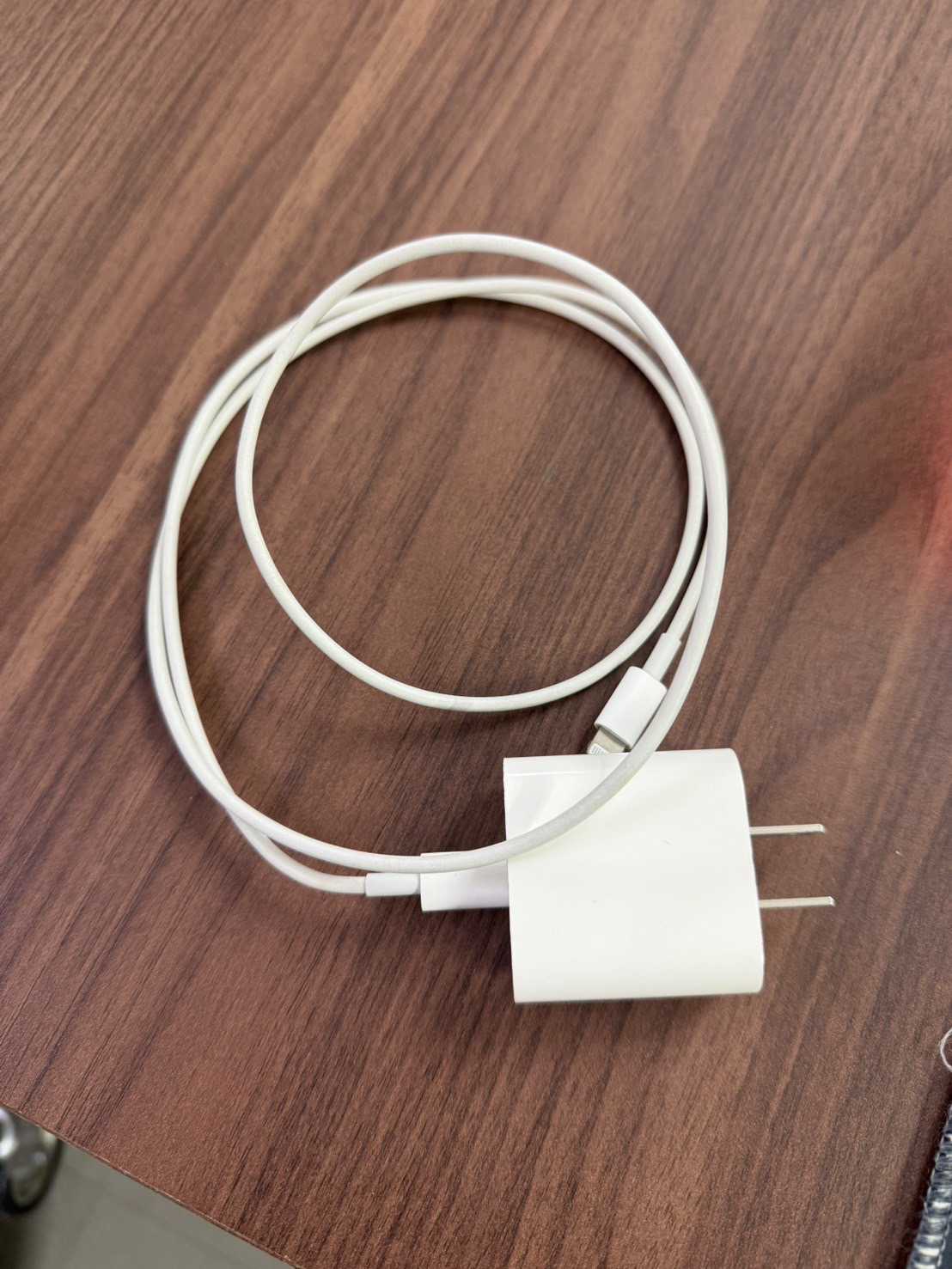 สายชาร์จ (Charging cable) 