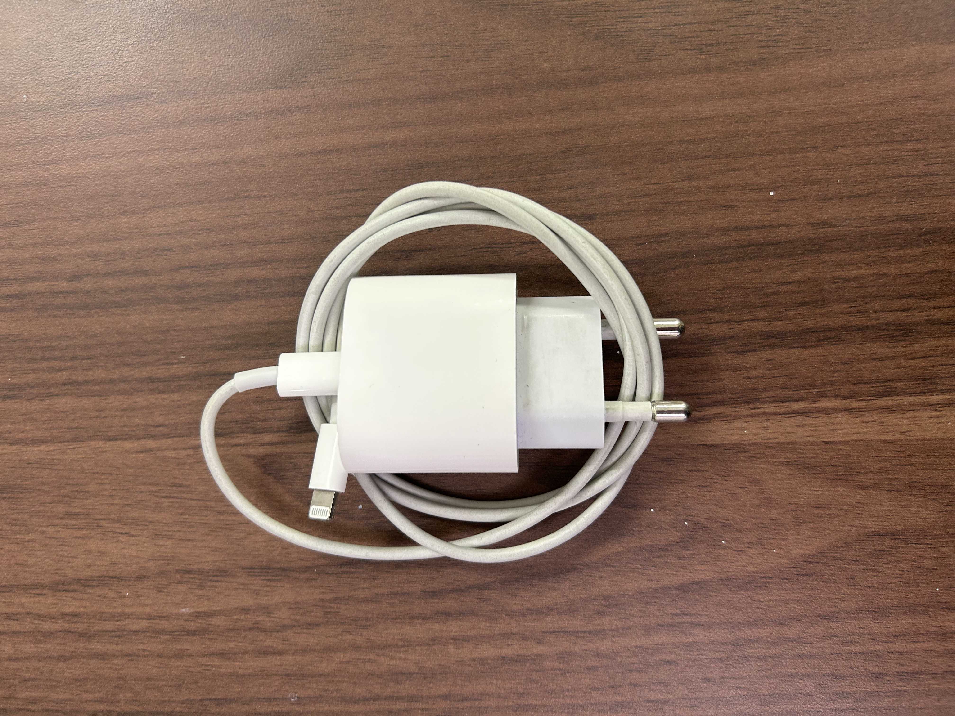 สายชาร์จ (Charging cable) 