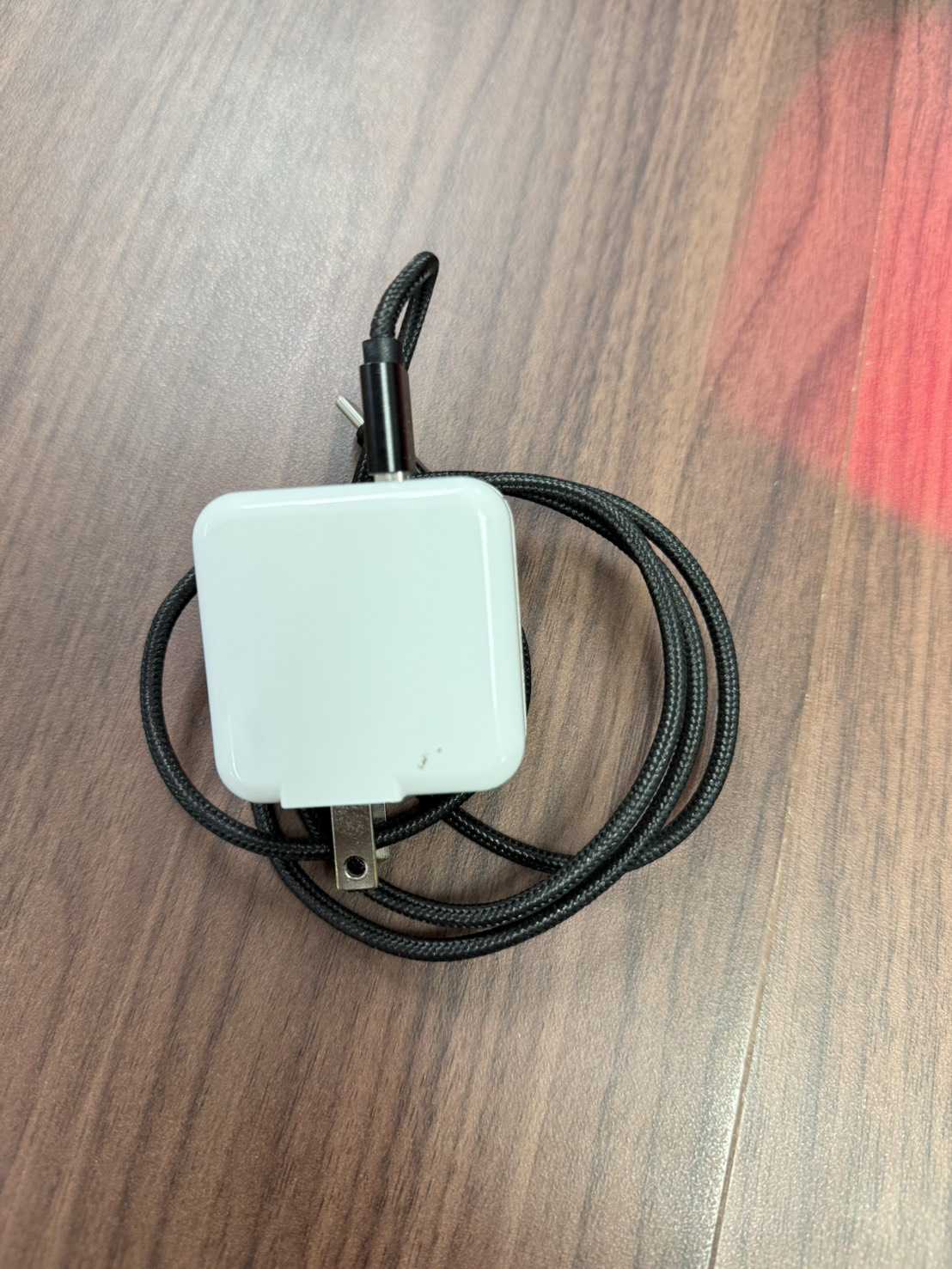 สายชาร์จ (Charging cable) 